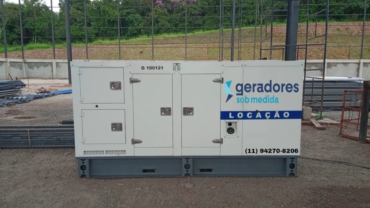 Gerador de 100 kVA da Geradores Sob Medida instalado em obra